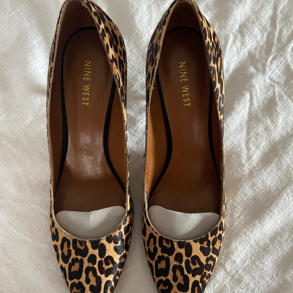 Nine West Leopard Print Heel popular shoe dresses up jeans and anything else!!!! - Picture 1 of 6
